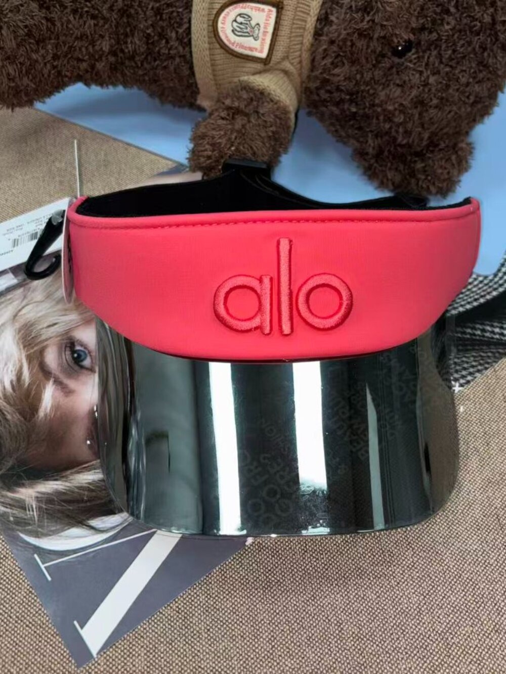 Alo Airlift Solar Visor Bright Red 🧢 A Versatile Style - Picture 2 of 4